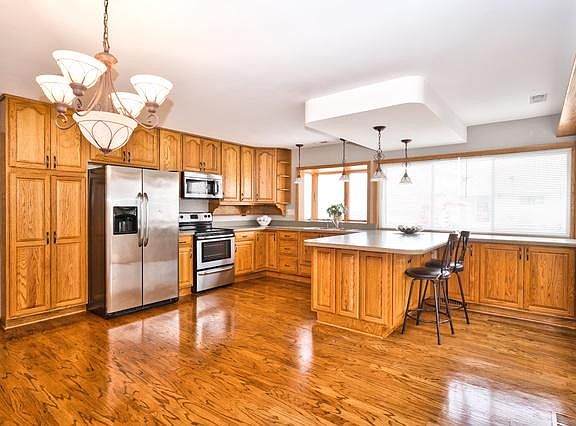 3rd image of 5355 Arlington Dr W