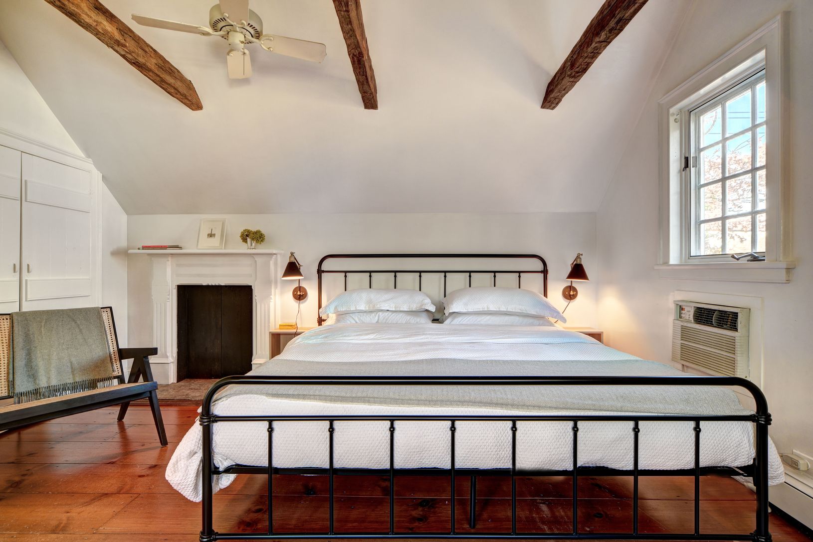  Primary Bedroom (Upstairs)