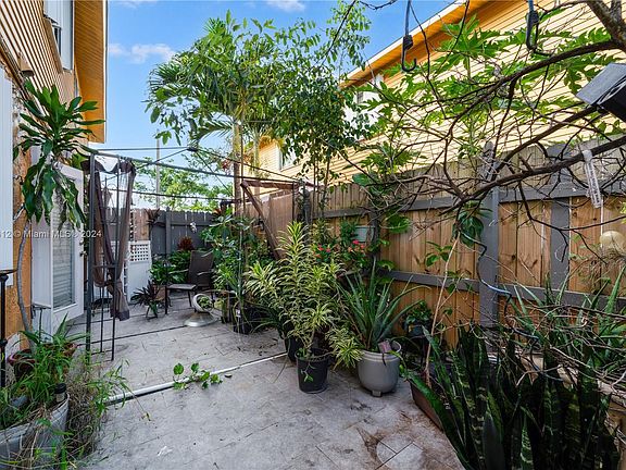 5th image of 35 NE 12th Ave #35