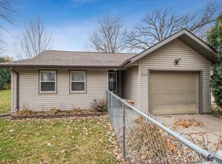 1243 Maplewood Dr NE, Cedar Rapids, IA 52402