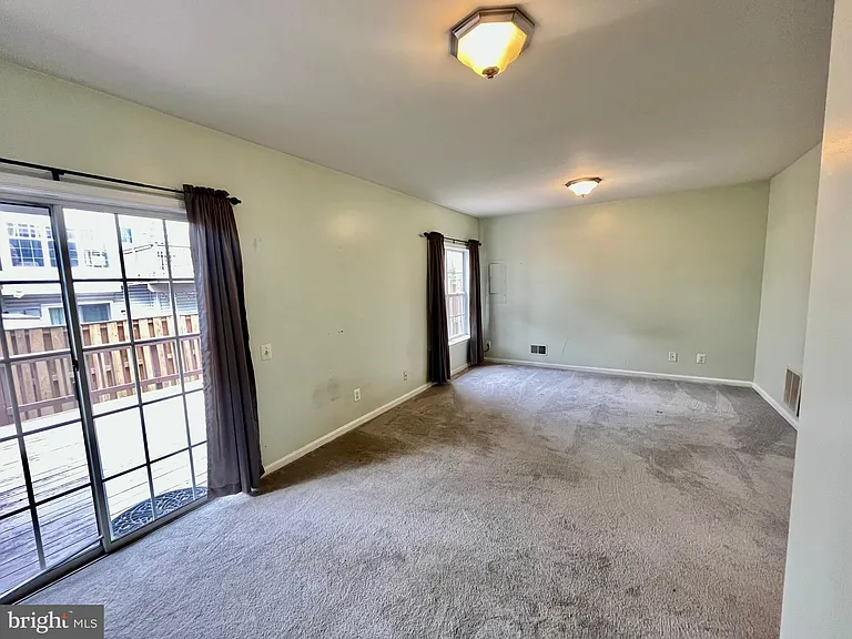 7504 Lamoyne Ct — Photo 5