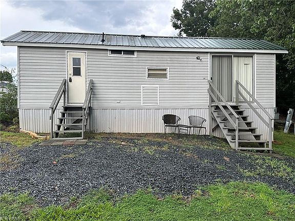 3rd image of 109 Hummingbird Cir