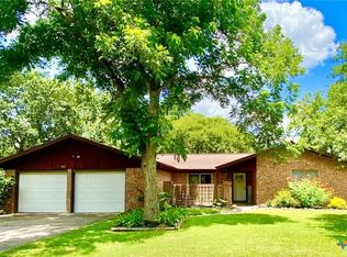 508 Elizabeth St, Edna, TX 77957