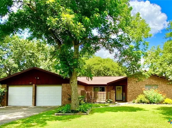 508 Elizabeth St, Edna, TX 77957