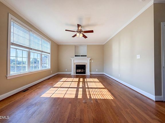 4th image of 8100 Mosby Way