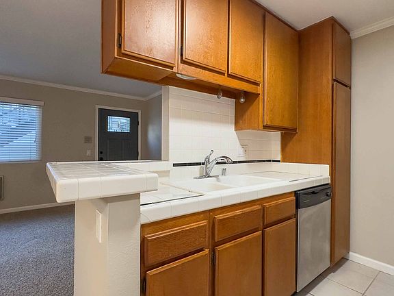 4th image of 3735 & 3745 Pershing Ave #3735-1