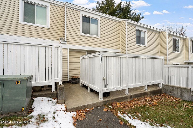 3rd image of 204 Chatham Court