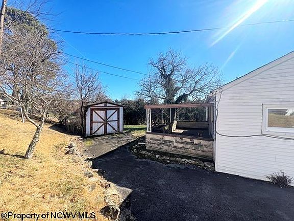 5th image of 1209 Woodland Cres