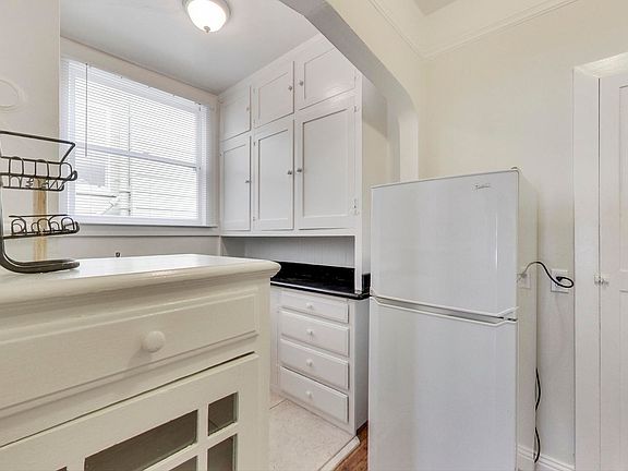 3rd image of 2300 22nd Ave APT 3