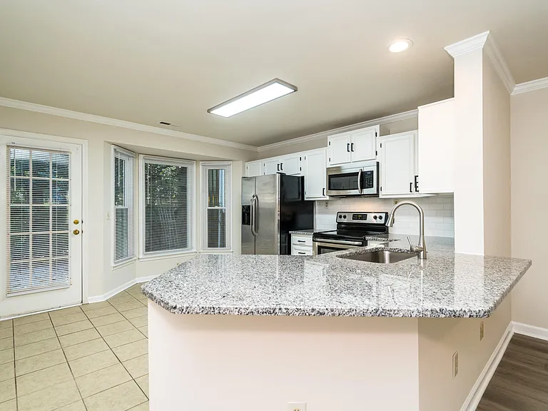 330 Silverberry Ct — Photo 10