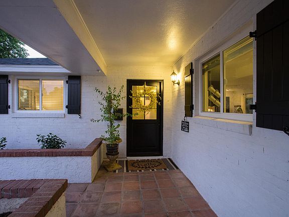 3rd image of 3752 E Clarendon Ave
