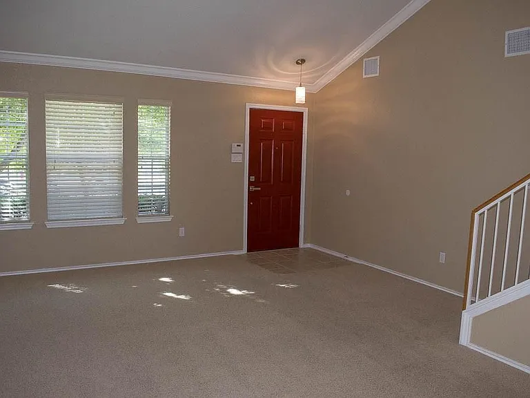 1708 Darjeeling Dr — Photo 2