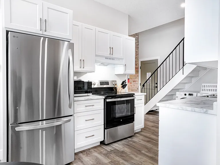 537 Talbot St — Photo 1