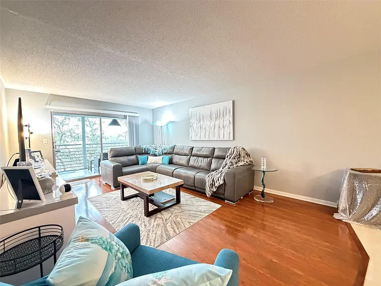 2304 Lucaya Ln #L4 — Photo 1