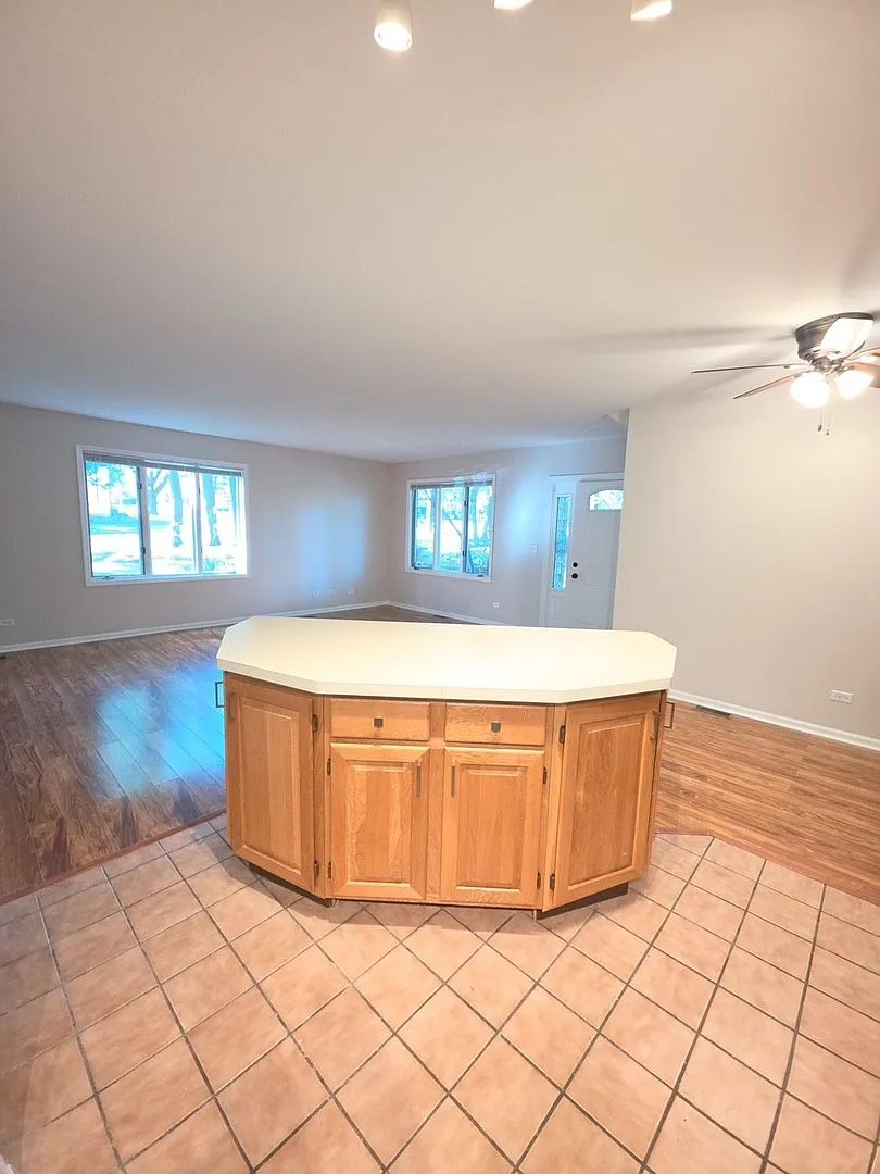2 bed, 1200 sqft, $2,250 — Photo 3