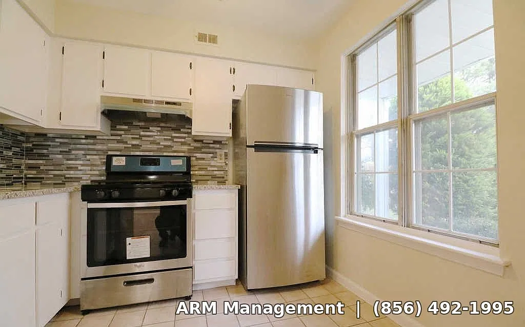 707 Sedgefield Dr - 1 — Photo 3