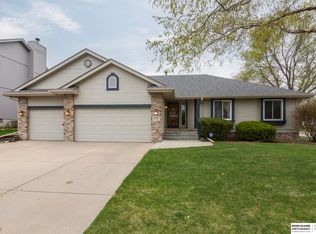 16927 Patterson Dr, Omaha, NE 68135