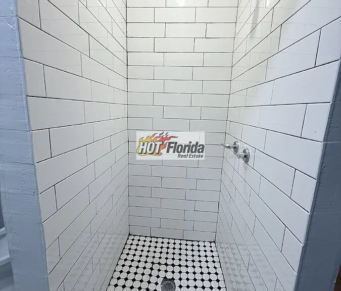 320 Walnut St — Photo 14