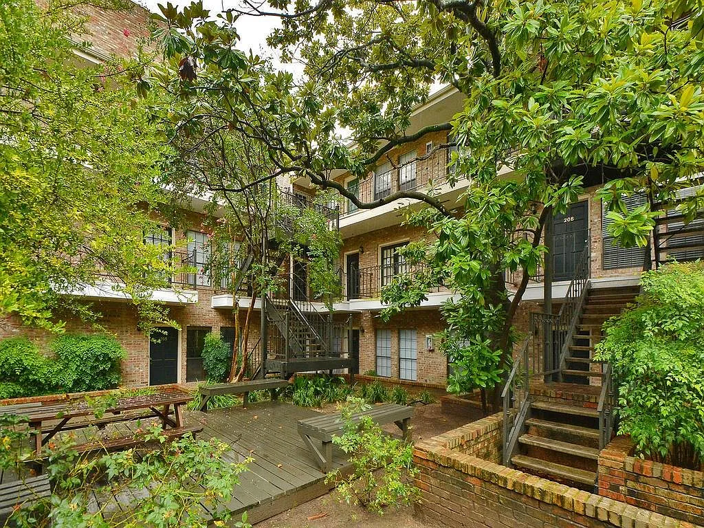 3 bed, 900 sqft, $1,400 — Photo 2