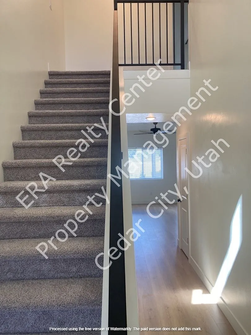Move-In Discount!! - 3 Bed - 2.5 Bath - Large Condo - 2 Car Garage — Photo 2