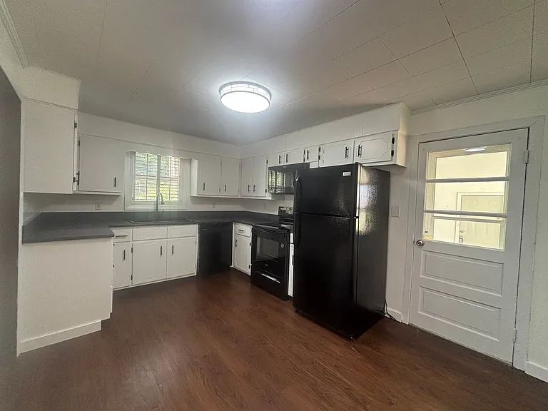200 Perry St — Photo 11