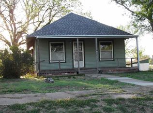 306 S Washington Ave, Protection, KS 67127