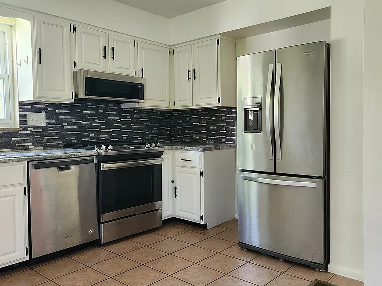4512 Leslie Ave — Photo 5