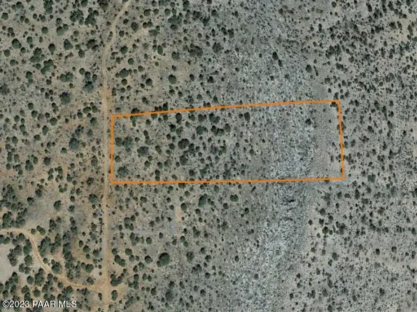 54461 N Royal View Dr, Seligman, AZ 86337