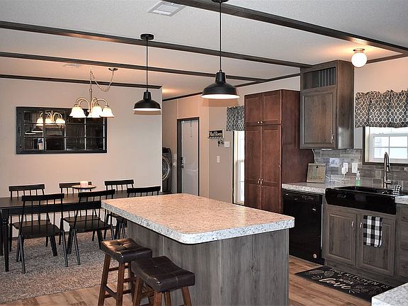 Large island with seating