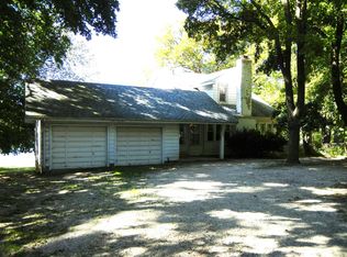 6N362 Riverside Dr, St Charles, IL 60174