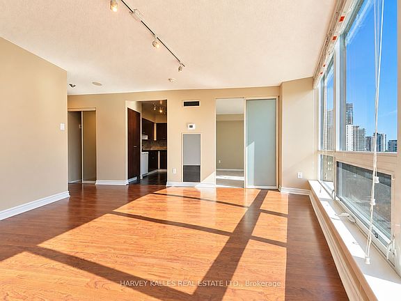 4th image of 1055 Bay St #1010