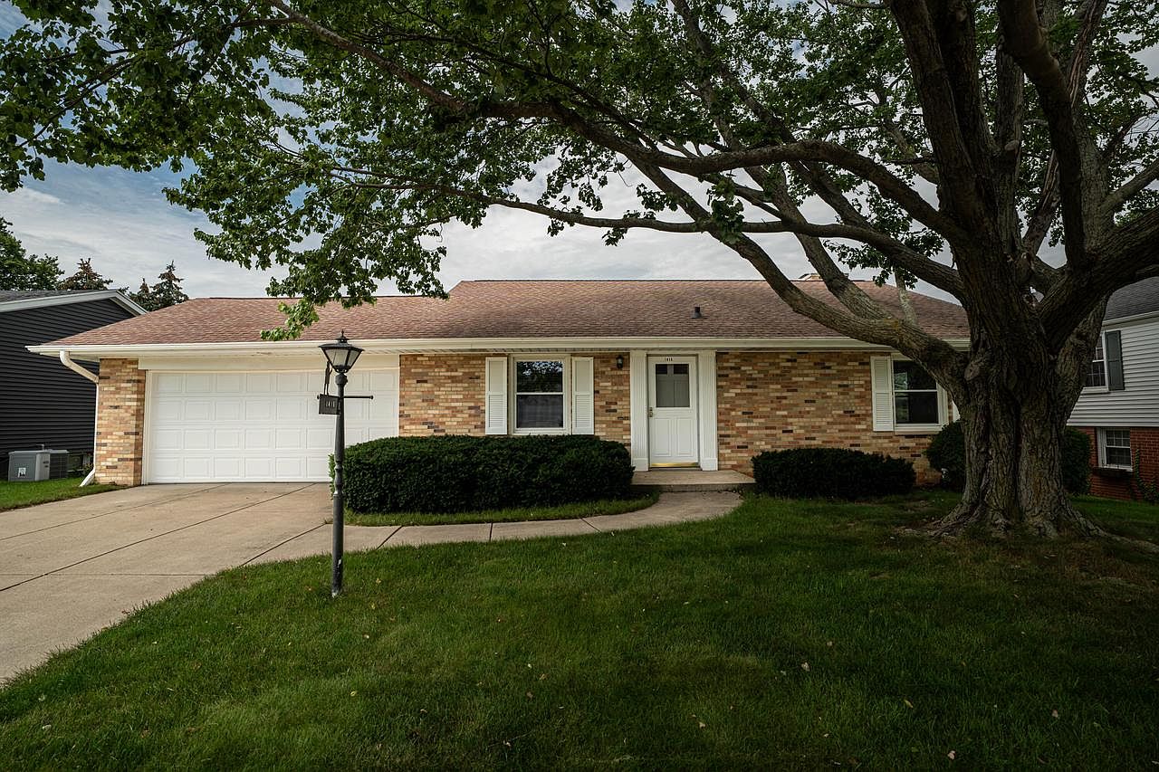 1416 Spring Valley DRIVE — Meadowbrook Country Club