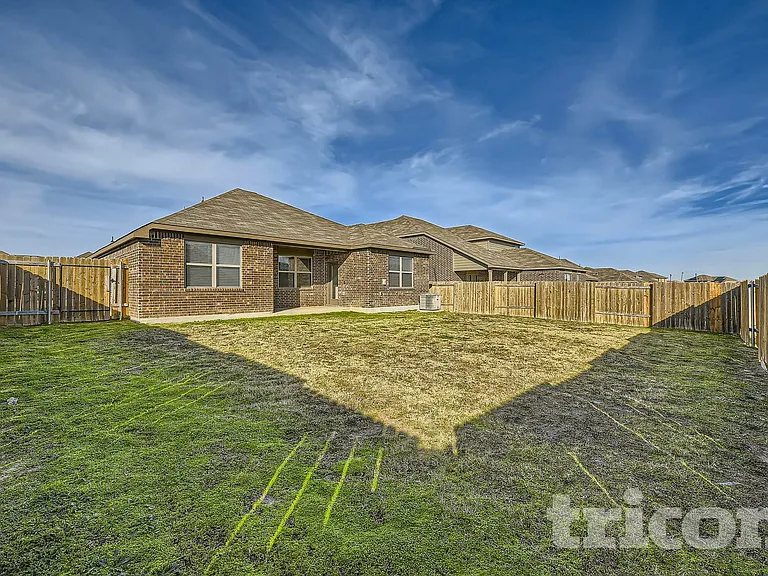 1833 Chesapeake Dr — Photo 3