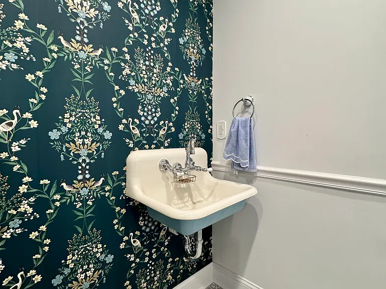 1037 Sauganash Dr — Photo 8