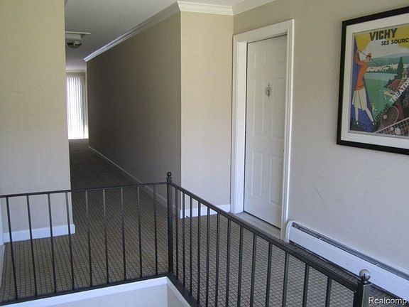 5th image of 2425A Torquay Ave #202