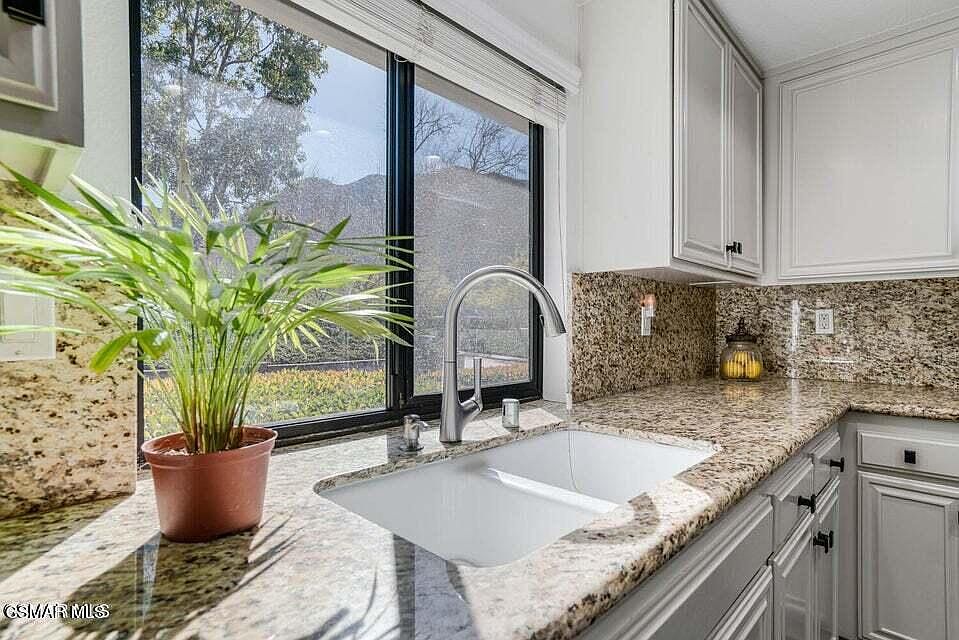 2nd image of 884 Corte Safiro