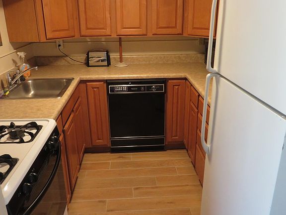 5th image of 843 E Adams St #2