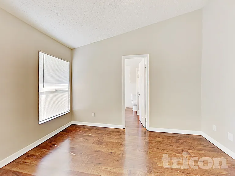 2025 Helm Ln — Photo 17