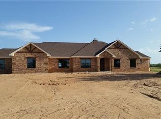 106 Horse Whisperer Ct, Decatur, TX 76234
