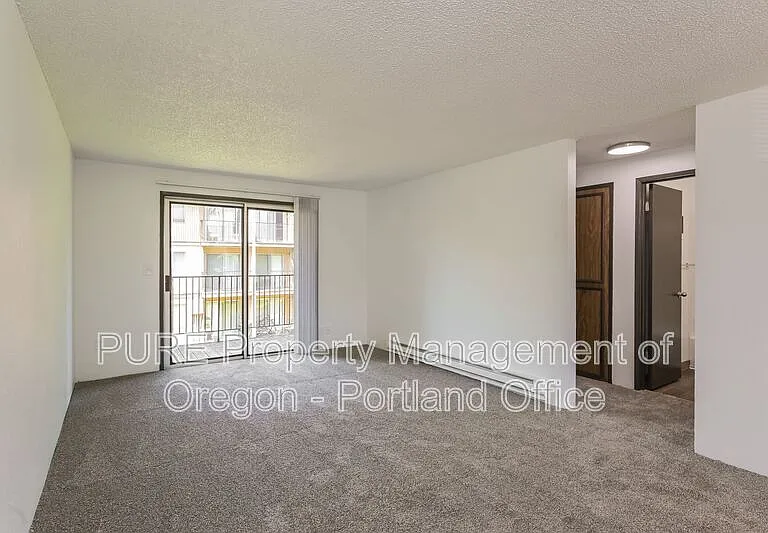 Parkway Garden — Photo 106