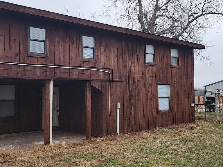 2120 Houston Ave — Photo 1