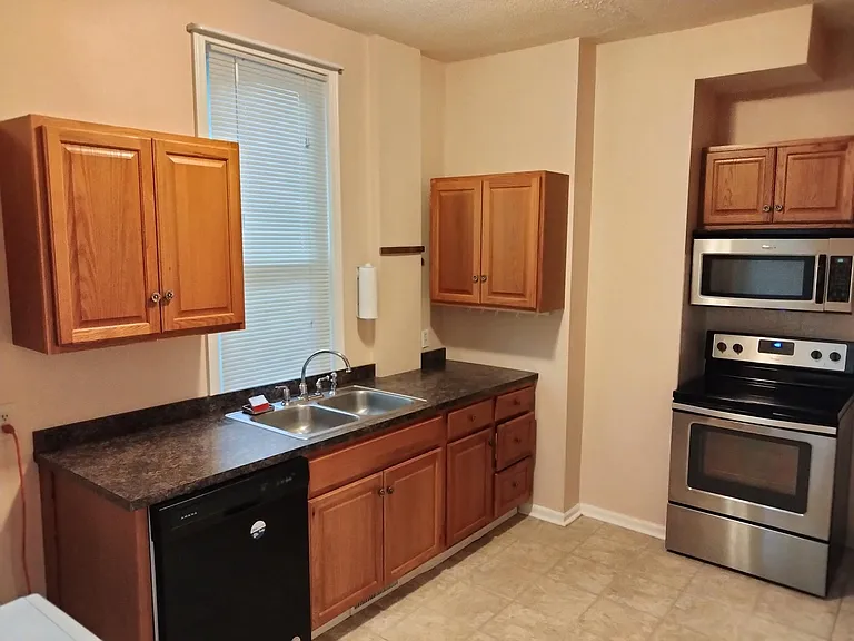2817 Charlotte St #1 — Photo 13
