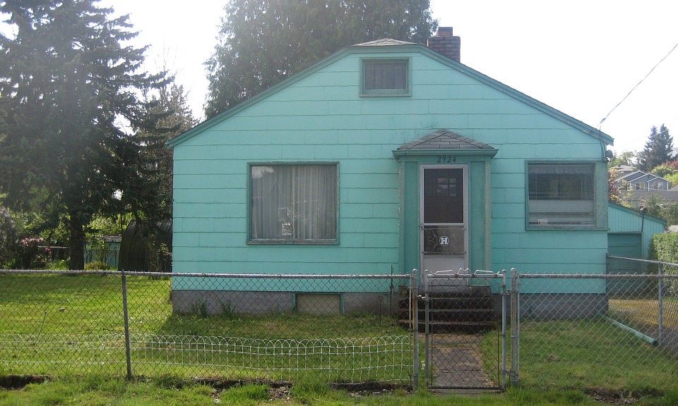 1st image of 2924 38th Ave NE
