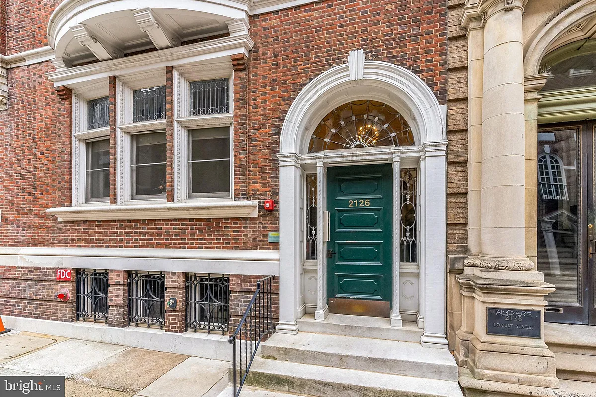 Building Photo - 2126 Locust St #3R