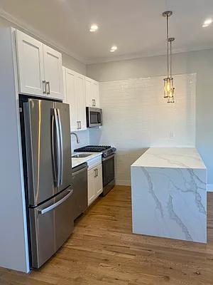 Rented by Hudson Exclusive Inc | media 29