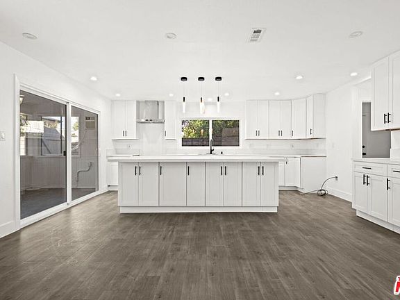 4th image of 6257 Lindley Ave