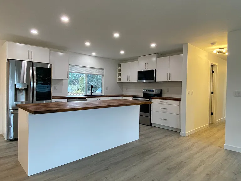 4401 NE 24th St — Photo 27
