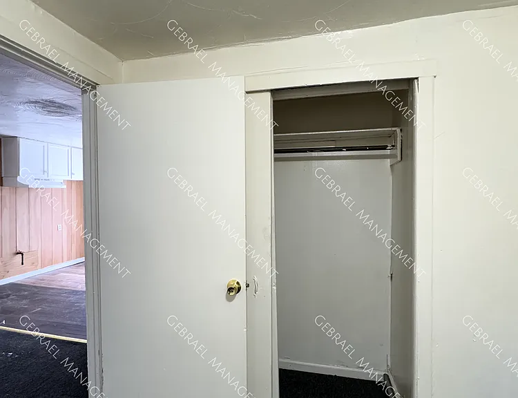5485 Detroit St — Photo 2