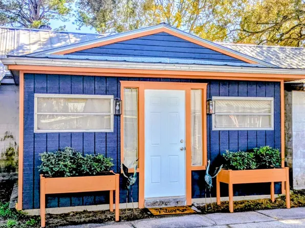 10 W Pine St #7, Carrabelle, FL 32322