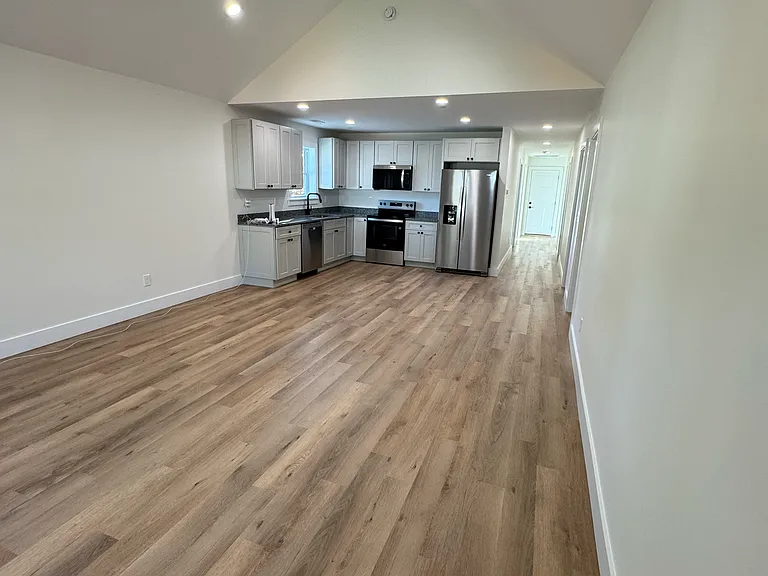 2204 Chester St — Photo 3